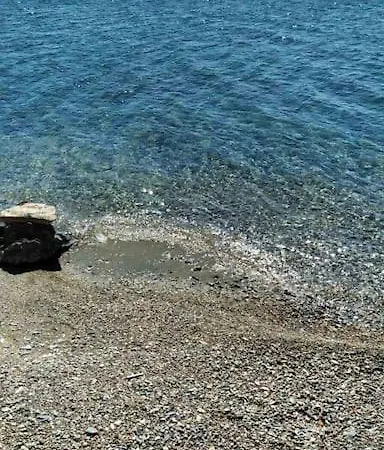 Villa Felicity Seafront Luxury House *