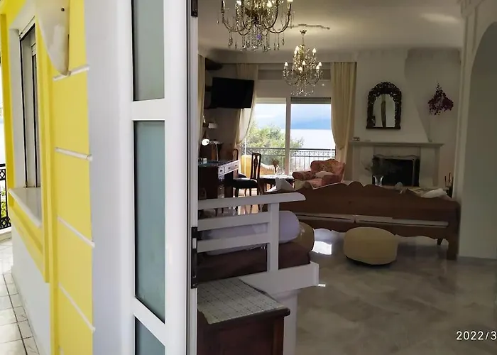 Villa Felicity Seafront Luxury House *