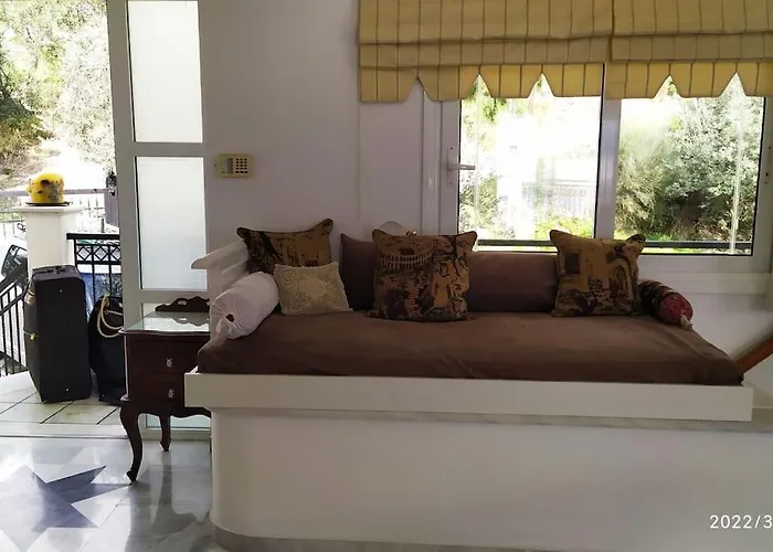 Villa Felicity Seafront Luxury House