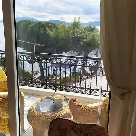 Felicity Seafront Luxury House